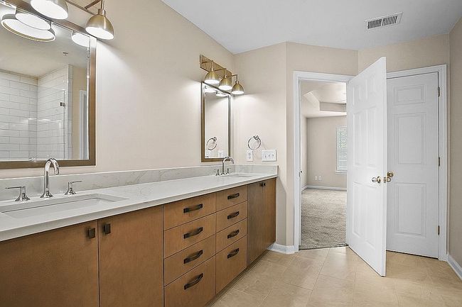 Photo of 530 Georgia Way, Woodstock, GA
