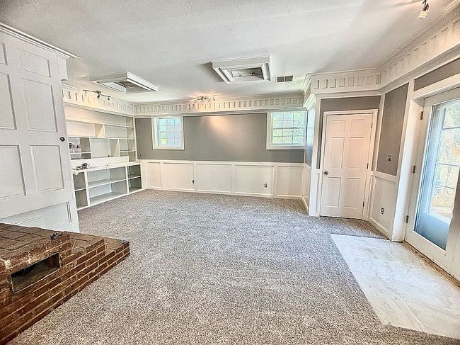 Image of 165 N Main St