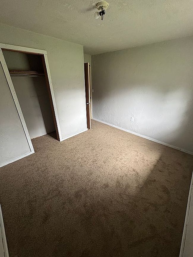 Additional photo 2 of property located at 219 Se 1st St