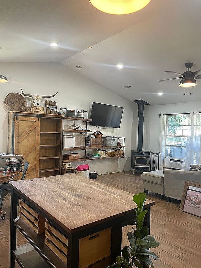 Image of 21815 Pierson Rd