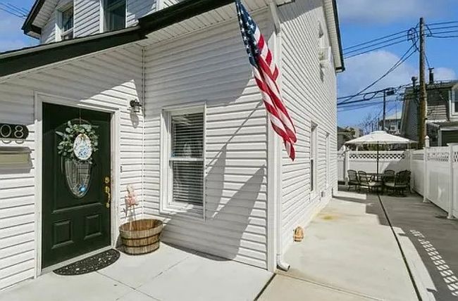 Photo of 108 Gain Ct, Brooklyn, NY