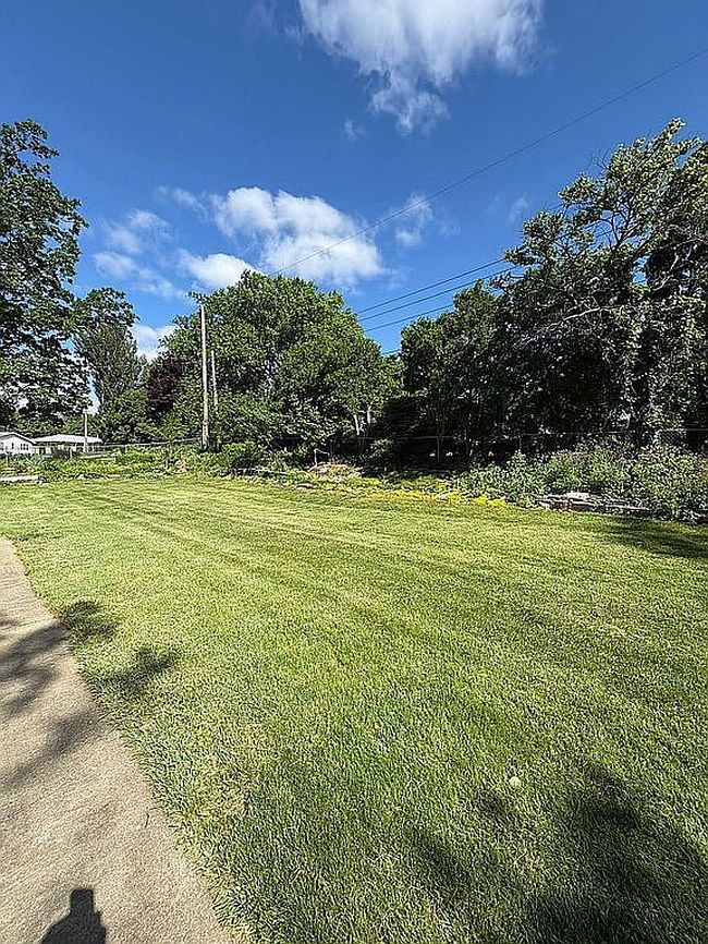 Photo of 20 Terry Dr, Jacksonville, IL