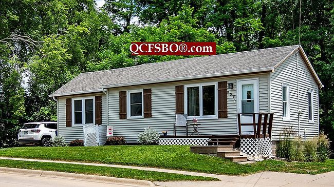 Photo of 305 S 8th St, Le Claire, IA