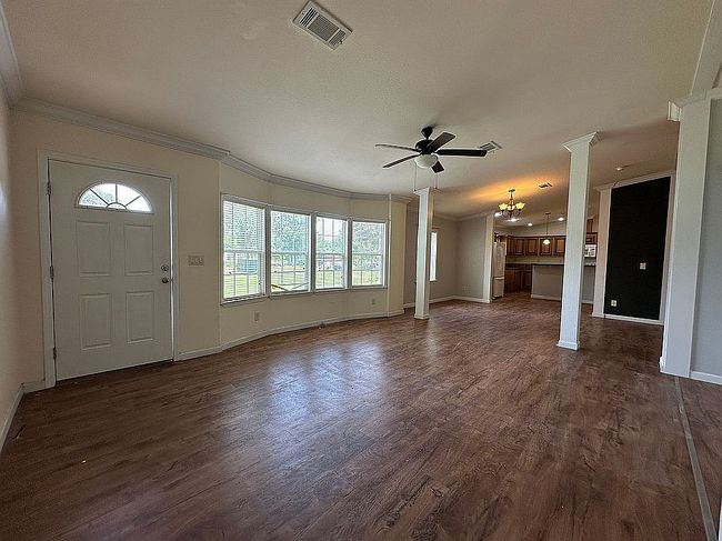 Additional photo 3 of property located at 8019 N Meadowview Cir