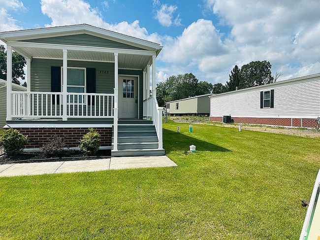 Photo of 4742 Glengarry Rd, Clarence, NY