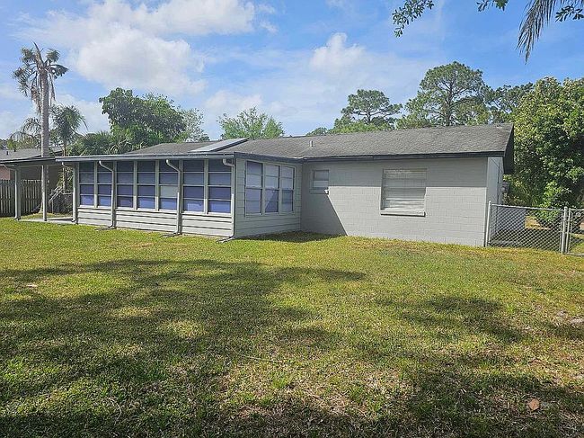 Image of 1388 Dexter Dr N