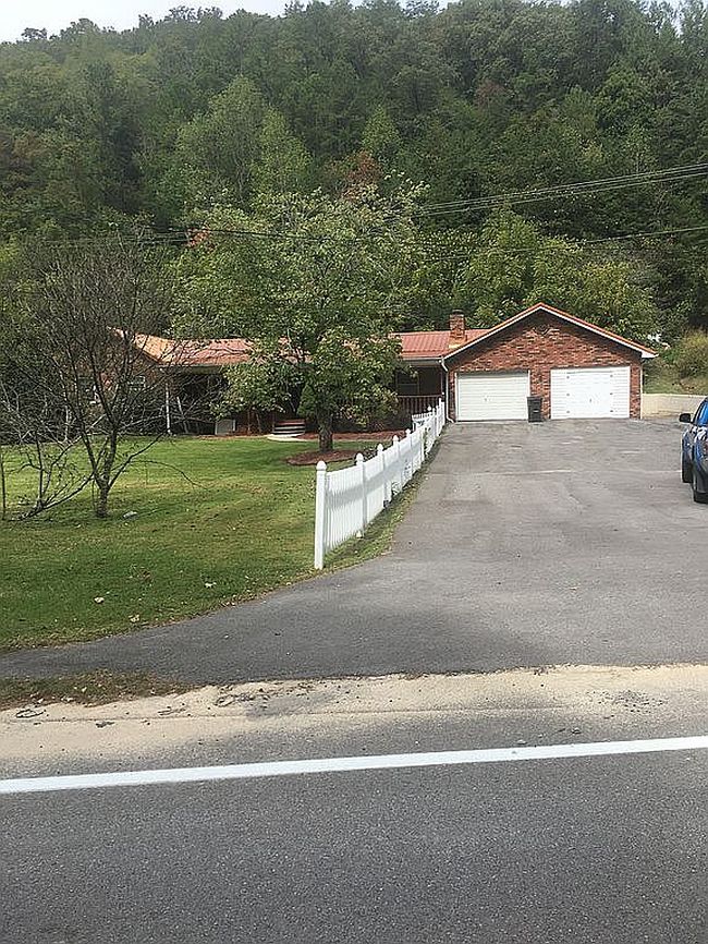 Photo of 4597 State Route 1426, Dana, KY