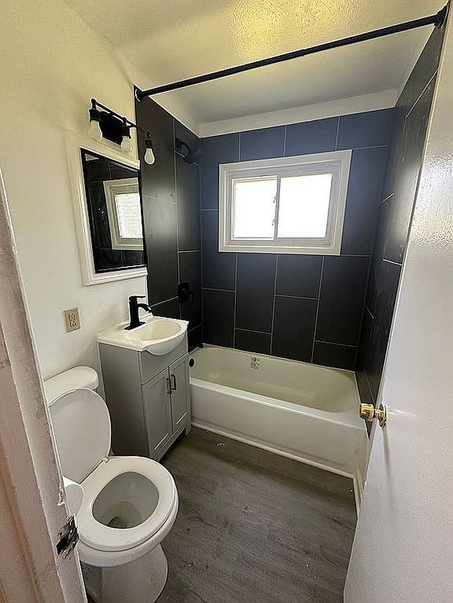 Image of 11001 Ewing Ave