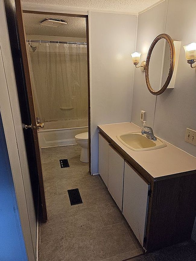 Photo of 15810 Beech Daly Rd Trailer 266, Taylor, MI