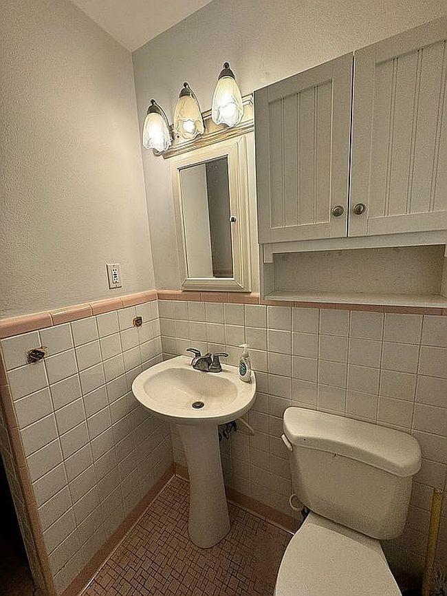 Additional photo 1 of property located at 3815 Summer Dr