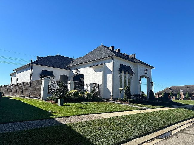 Photo of 316 Gleneagles Cir, Broussard, LA