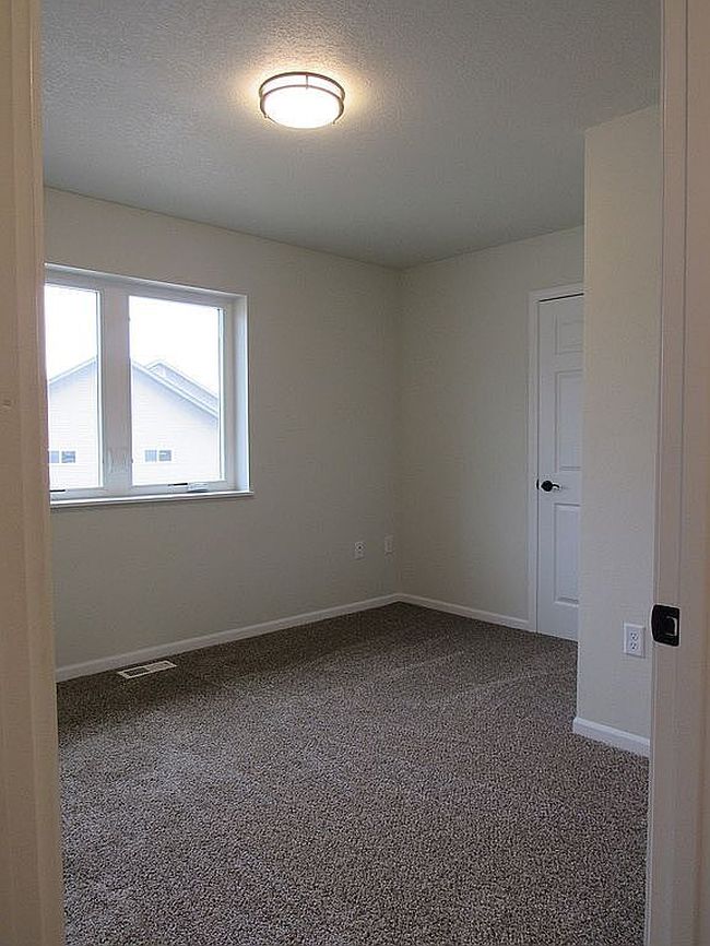 Image of 303 W 6th St