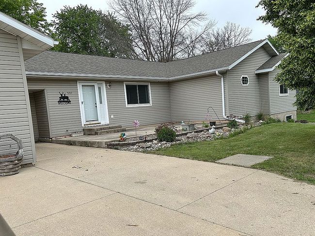Photo of 501 Joyce St, Sanborn, IA