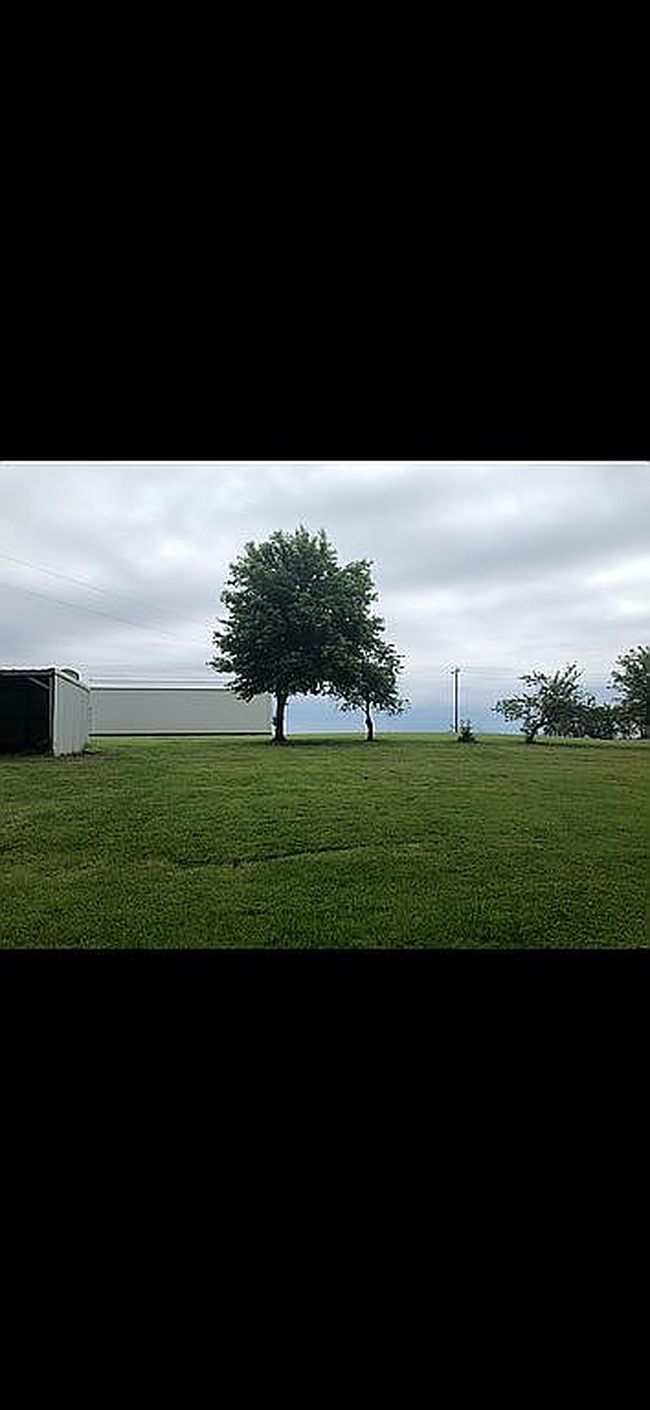 Photo of 1085 Merritt Blacktop Rd, Bluffs, IL