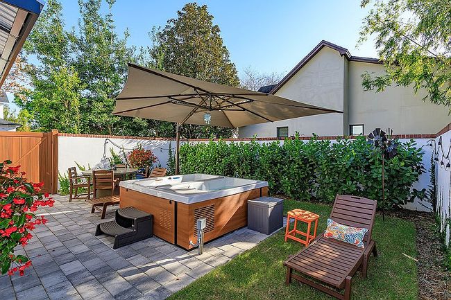 Image of 1166 Oaks Blvd