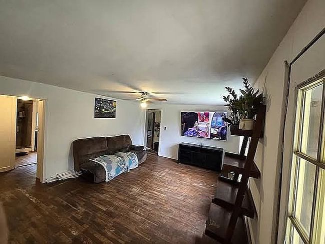 Image of 1001 E Locust St