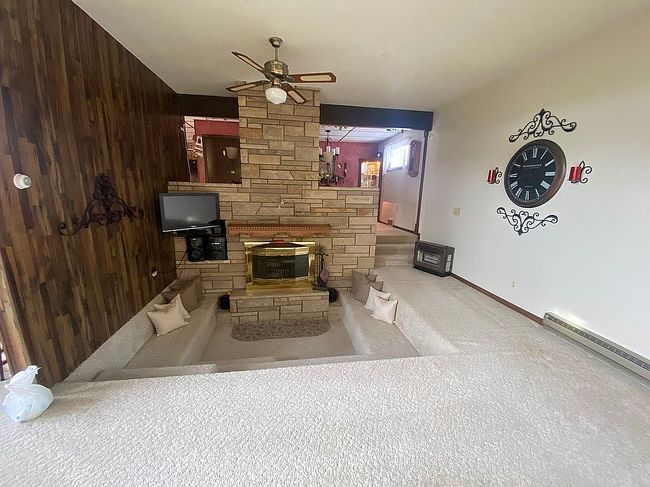 Additional photo 2 of property located at 201 3rd St Ne