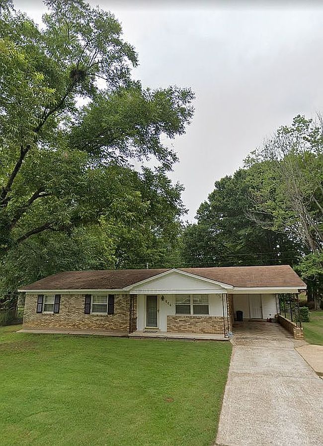Photo of 606 Ridgeland Cir, New Albany, MS