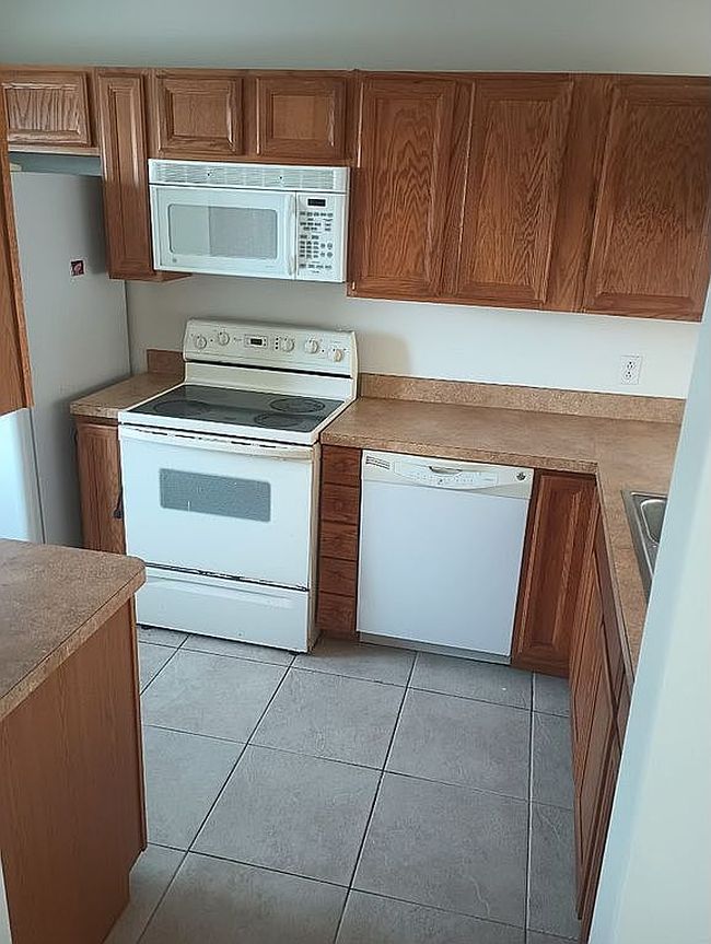 Photo of 4608 Se 4th Pl Apt 9, Cape Coral, FL