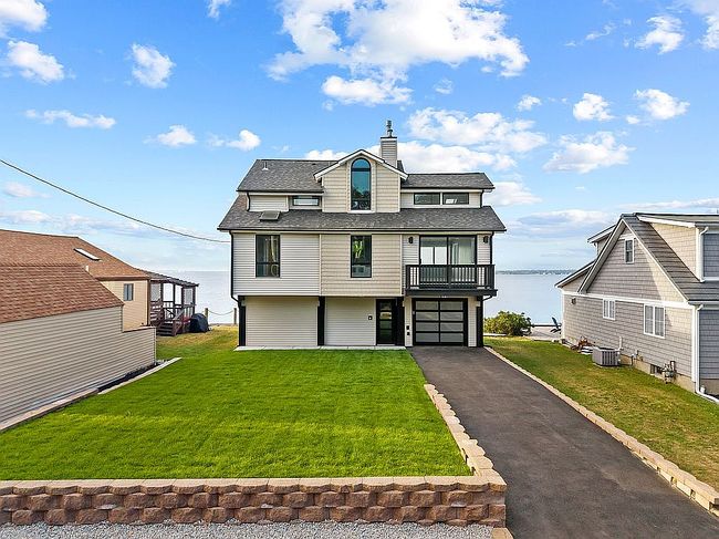 Photo of 198 Shawomet Ave, Warwick, RI