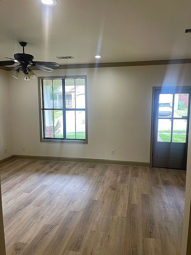 Image of 2052 Springfield Dr