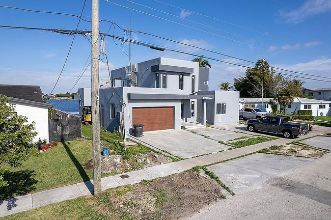 Additional photo 1 of property located at 10755 Sw 52nd Ter