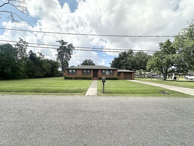Image of 235 Oak St