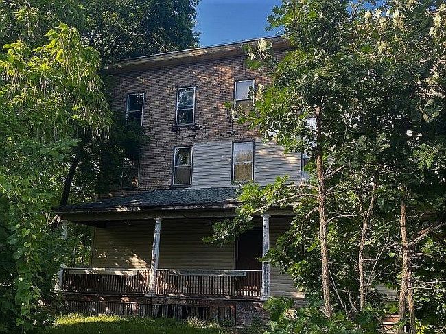 Preview of property located at 40-42 Woodlawn Ave