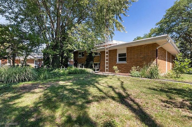 Photo of 616 Seneca Dr, Aurora, IL
