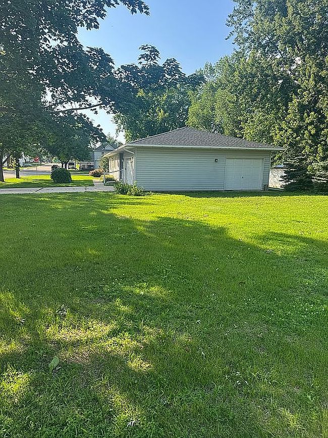 Photo of 111 7th St E, Canby, MN