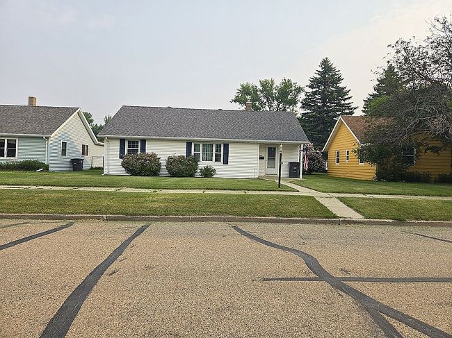 Photo of 513 3rd St Se