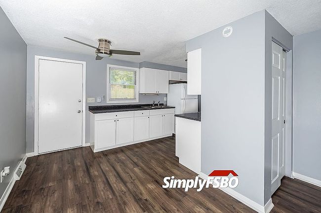 Photo of 3327 Clearwater Dr, Bettendorf, IA