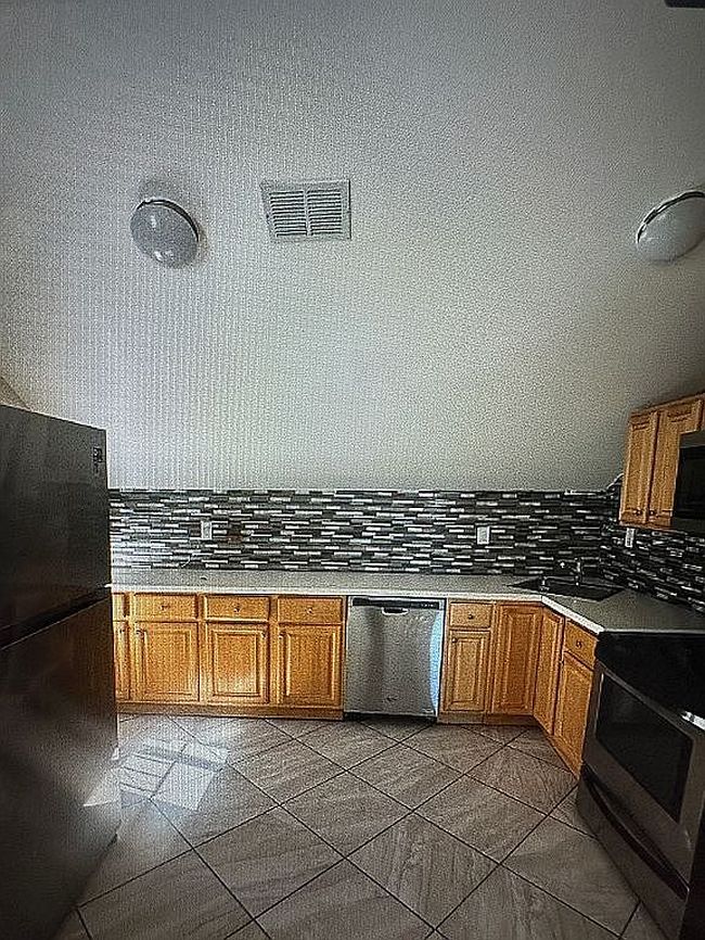 Image of 84-90 N 6th St
