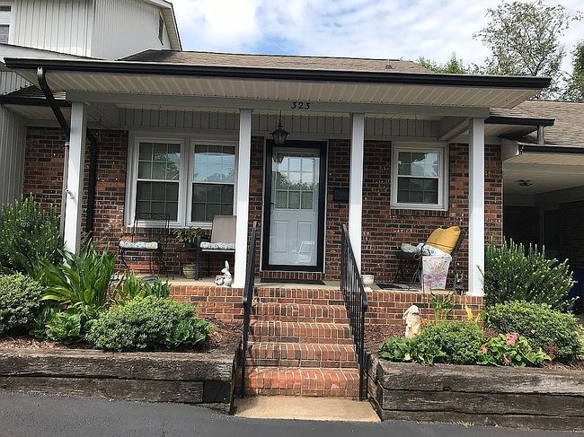 Photo of 323 N Aspen St