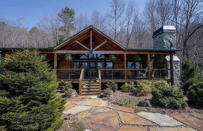 Photo of 386 Preserve Valley Rd, Topton, NC