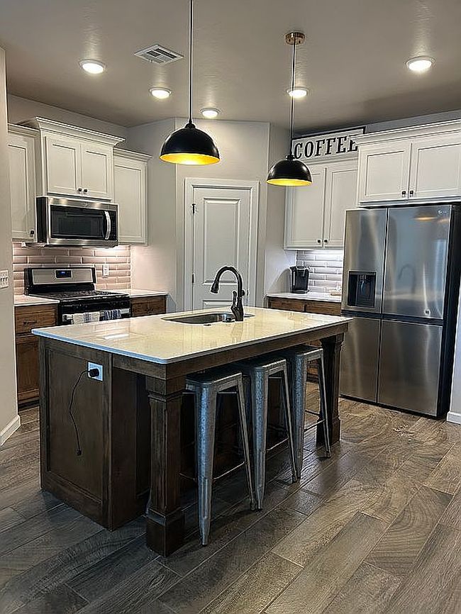 Photo of 908 Dahlia Ln, Noble, OK