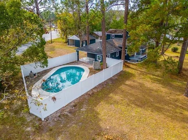 Image of 601 Community Dr