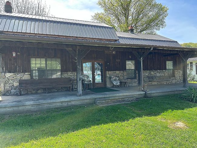Image of 45 W 3rd Ave