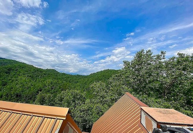 Photo of 290 Creekside Acres Dr, Bryson City, NC