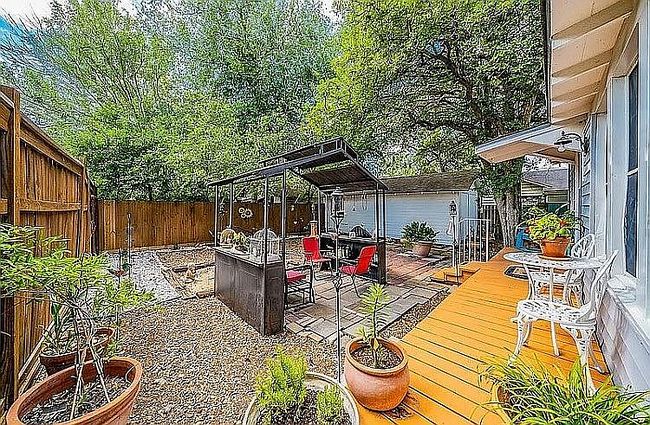 Image of 404 E Jones St