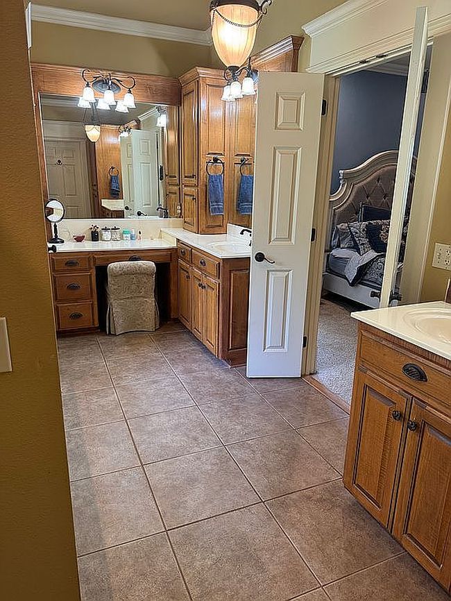Preview of property located at 170 Parkway Sq