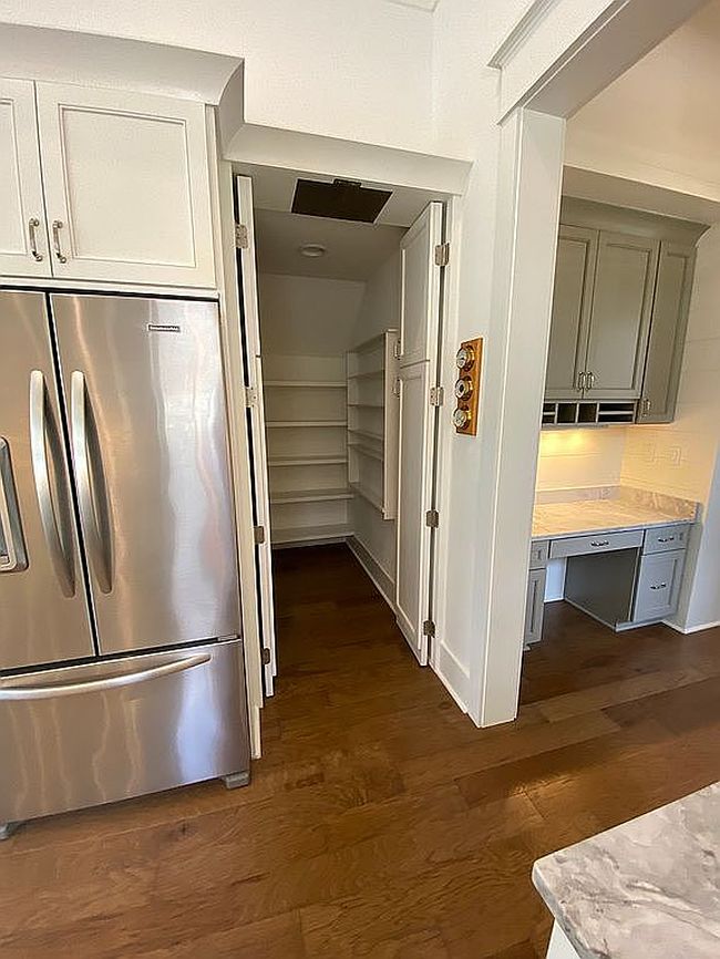 Preview of property located at 15 Abbey Row