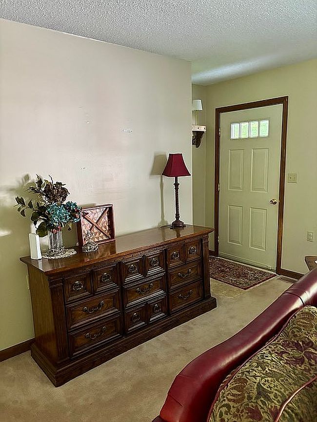 Additional photo 1 of property located at 184 Tracey St