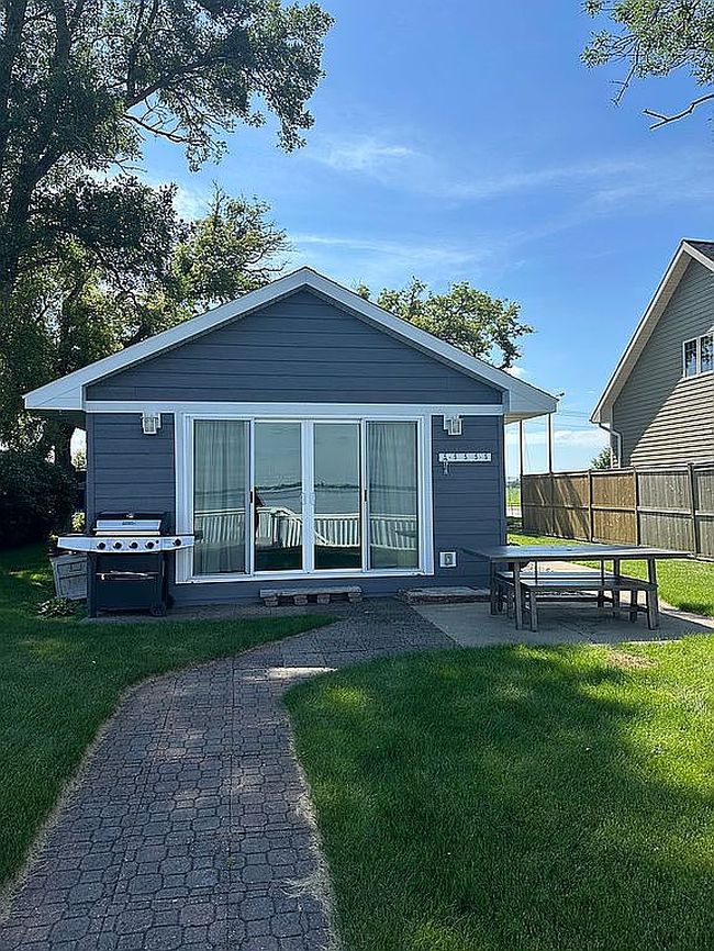 Photo of 212 S Lake Dr, Watertown, SD