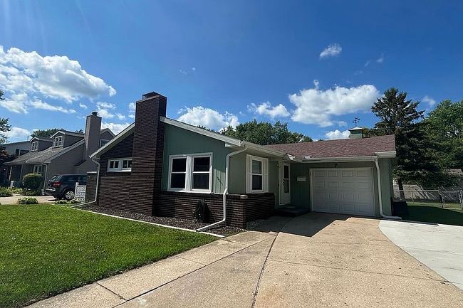 Photo of 7 W Garden Ave, Pontiac, IL