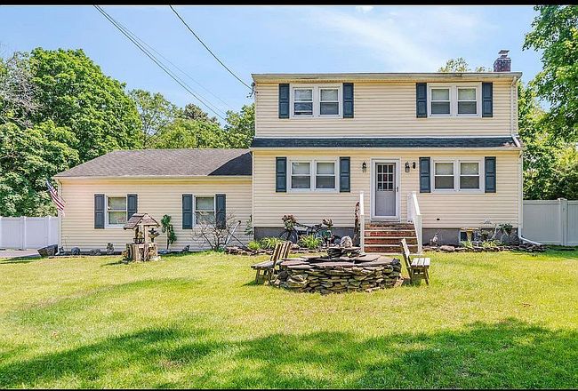 Photo of 20 Wainwright St, Ronkonkoma, NY