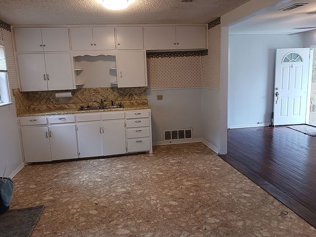 Additional photo 1 of property located at 82 Belaire Ave