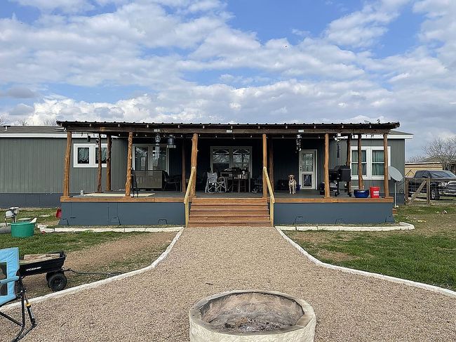 Additional photo 3 of property located at 213 River Front Dr