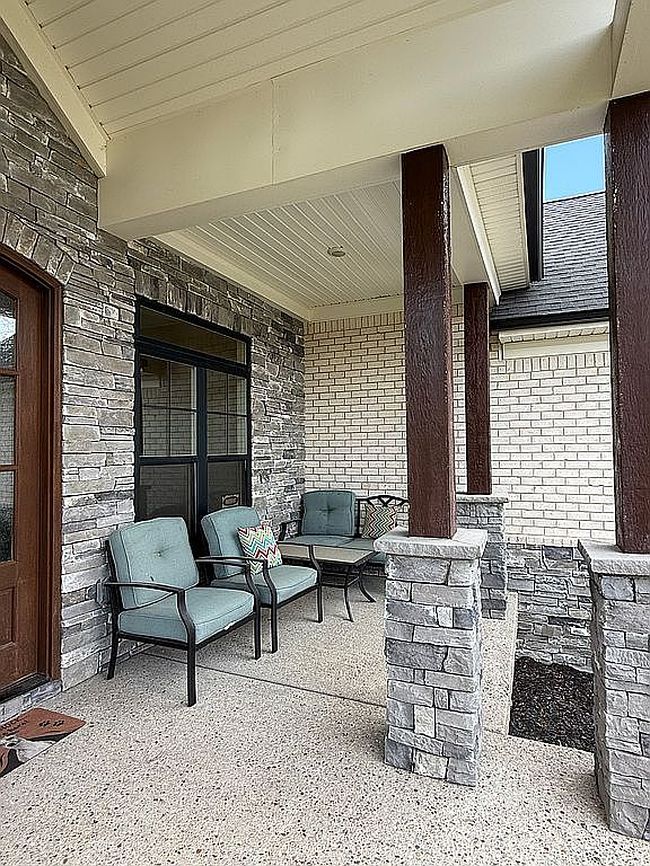 Photo of 10700 Leo Farm Pl, Louisville, KY