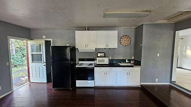 Image of 87772 Rhododendron Dr